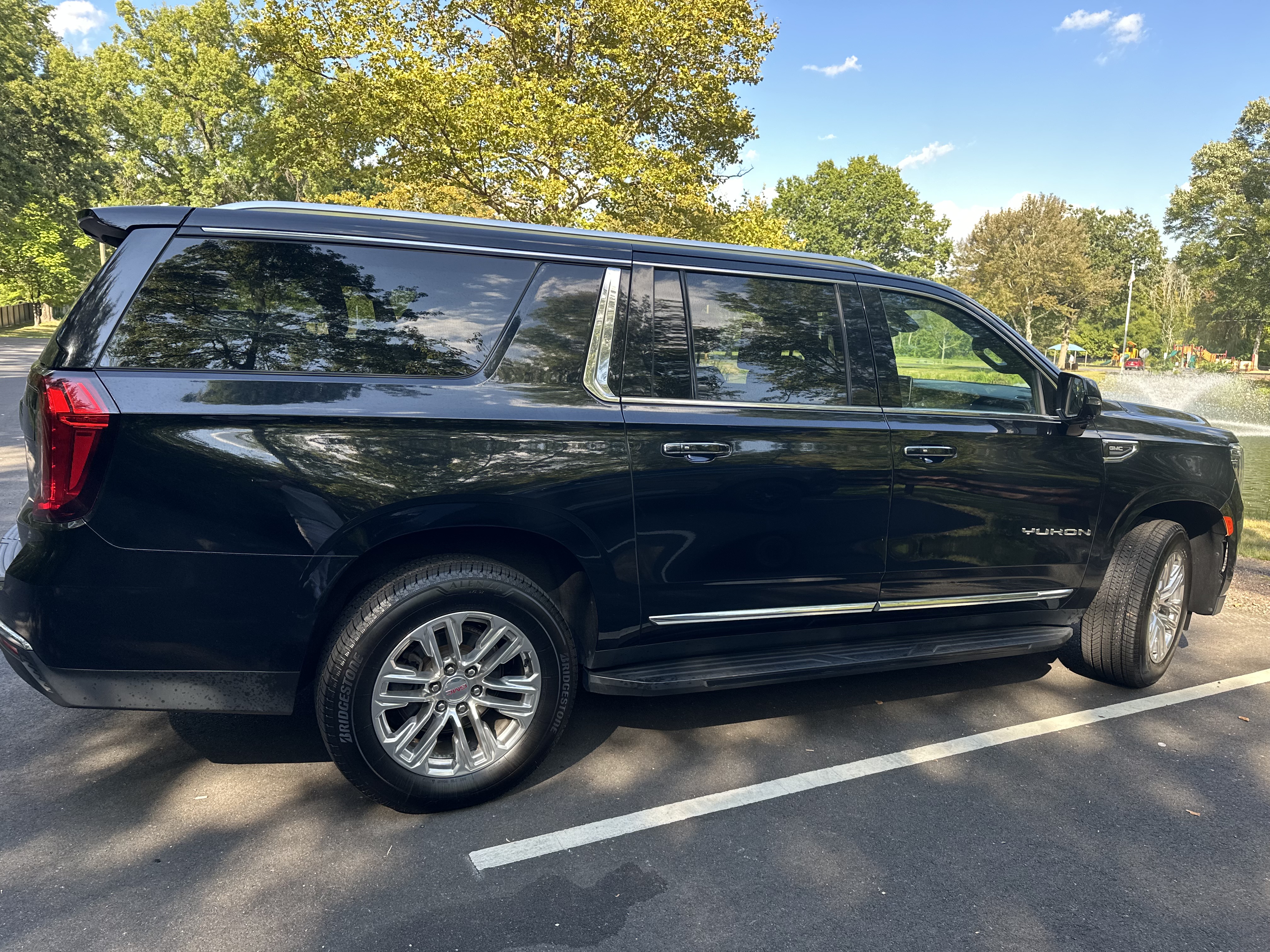Black SUV photo
