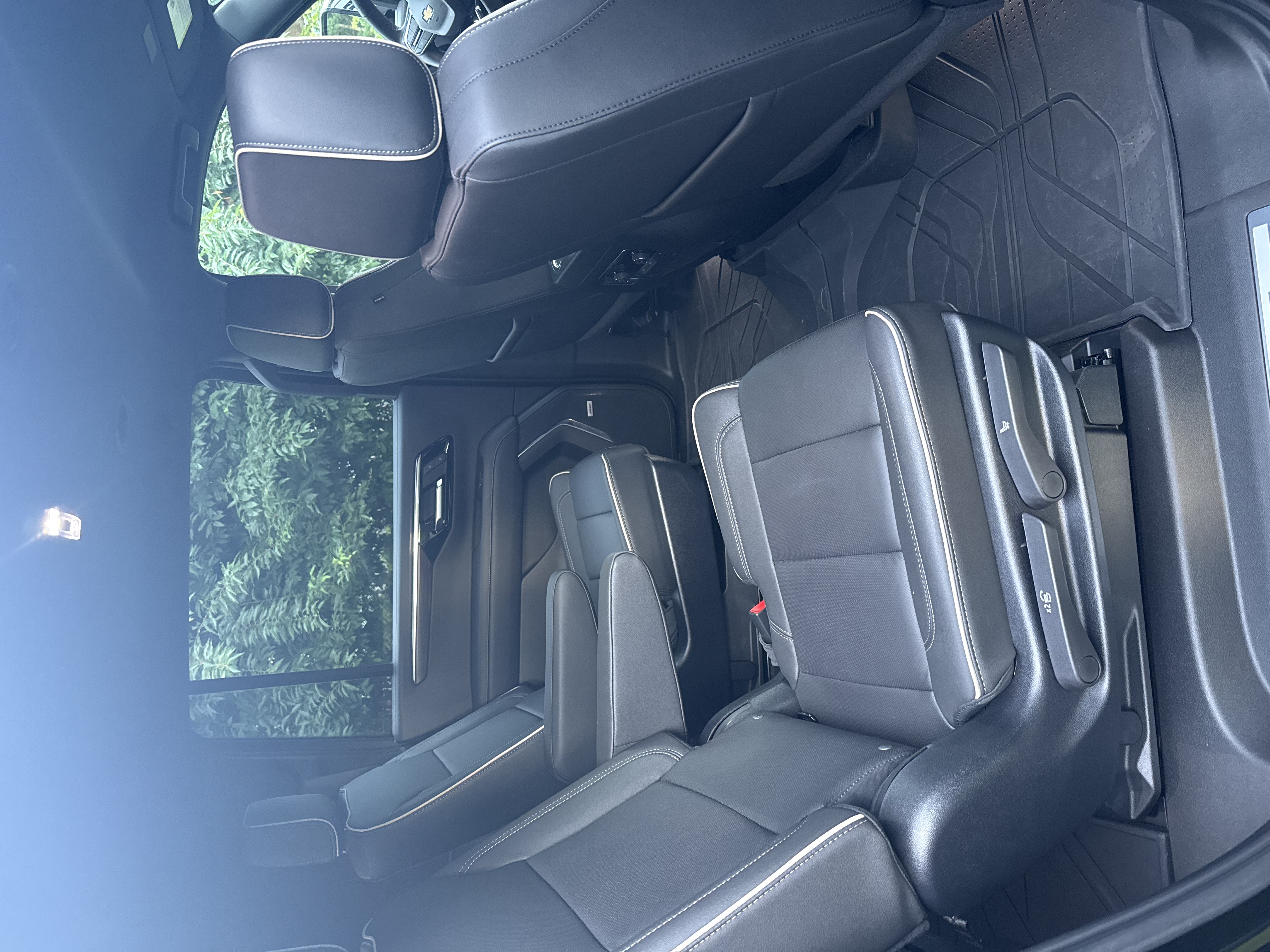 Black SUV photo