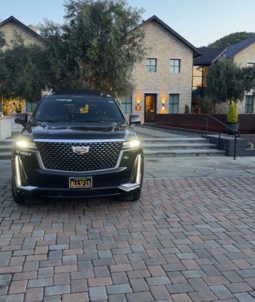Black SUV photo